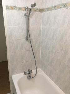 Studio avec balcon sur jardin et parking privé