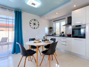 Holiday Home Villa Fenix by Interhome
