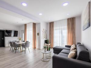 Apartment Luxury Apartman Mir by Interhome
