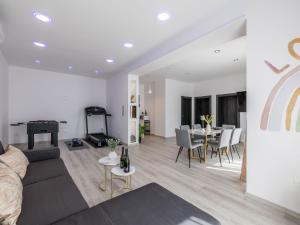 Apartment Luxury Apartman Mir by Interhome