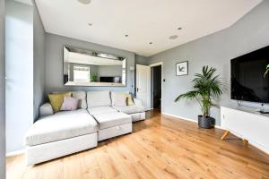 Cosy 1-Bed E15, sleeps 4, 1 min from tube Station Near O2 Arena