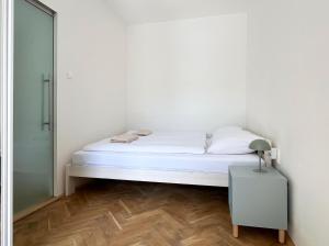 Sunny apartment near city centre