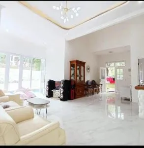 Villa Puncak - Tjiseureuh