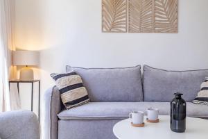 Newly renovated, sea view + walk to beach RDR381