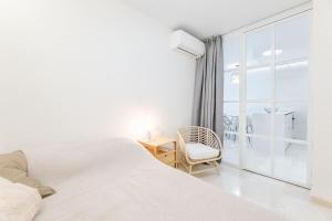 Newly renovated, sea view + walk to beach RDR381