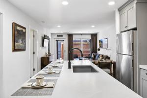 Top Floor Condo with Balcony - Steps To Lifts & Main Street condo