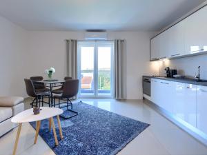 Apartment Amra 6 by Interhome