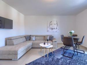 Apartment Amra 6 by Interhome