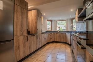 Spacieux Chalet 19pers, Piscine, Jacuzzi, Sauna & Salle de Jeux