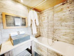 Spacieux Chalet 19pers, Piscine, Jacuzzi, Sauna & Salle de Jeux