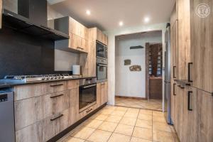 Chalets Spacieux Chalet 19pers, Piscine, Jacuzzi, Sauna & Salle de Jeux : photos des chambres