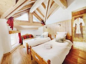 Chalets Spacieux Chalet 19pers, Piscine, Jacuzzi, Sauna & Salle de Jeux : photos des chambres