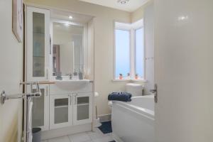 Elegant London flat FREE Parking & Modern Comforts