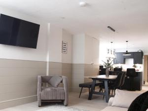 Apartment 1 Old Conservative Club in Historic - Town Pass the Keys