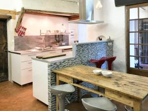 Maisons de vacances Maison de 5 chambres avec piscine partagee jardin clos et wifi a Saint Andre de Cruzieres : photos des chambres