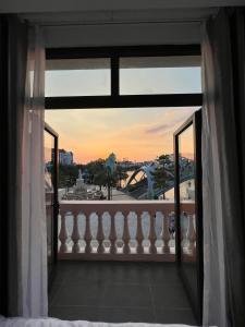 Phòng Deluxe Có 2 Giường Cỡ Queen (Deluxe Queen Room with Two Queen Beds)