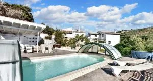 Elegant Villa in Granada with Pool and Garden - Serval