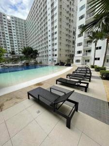 L&B Condo-Cozy and Peaceful 1 Bedroom near MOA with WIFI, NETFLIX and Parking - Hôtels 4 étoiles à Manille