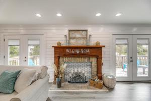 Emerald Isle Beach House Walk to the Sand!