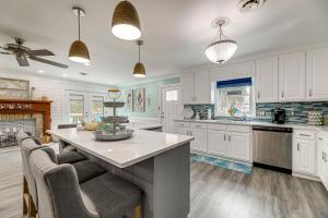 Emerald Isle Beach House Walk to the Sand!