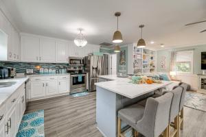 Emerald Isle Beach House Walk to the Sand!