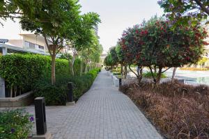 Lake View Residence 3 BR Apt - Families Only