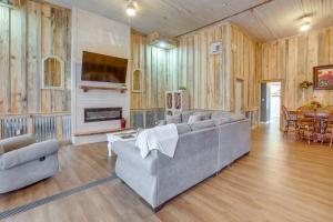 Downtown Lineville Vacation Rental about 10 Mi to Lake