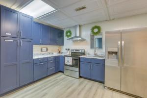 Downtown Lineville Vacation Rental about 10 Mi to Lake