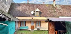 Maison charmante au cœur de Pousseaux avec grand jardin - Châtel-Censoir