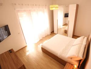 Cozy Coastal Gateway