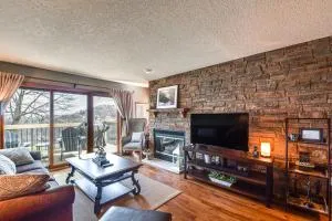 Galena Townhome with Deck and Golf Course View! - Elizabeth