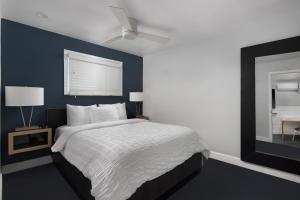 One-Bedroom Queen Suite with Kitchen room in Beach Haven