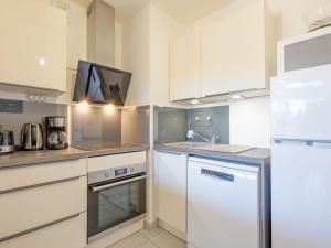 Apartment Golfe Horizon-3 by Interhome