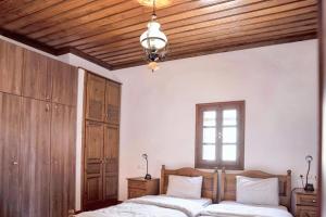 Spacious house with sea view in Volos