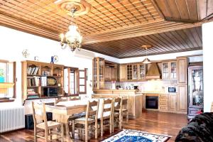 Spacious house with sea view in Volos