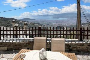 Spacious house with sea view in Volos