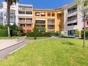 Apartment Terre du Soleil-2 by Interhome