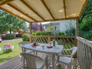 Maisons de vacances Holiday Home Camping Sunelia Le Sequoia-2 by Interhome : photos des chambres