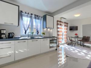 Apartment Amra 7 by Interhome