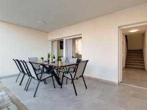 Holiday Home Tica by Interhome