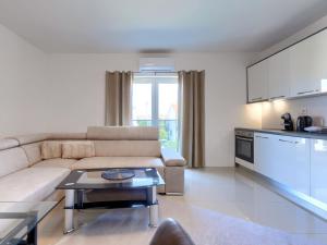 Apartment Amra 4 by Interhome