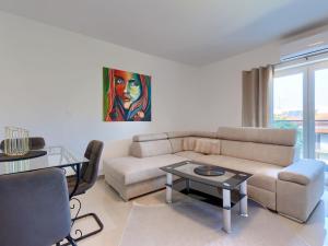 Apartment Amra 4 by Interhome