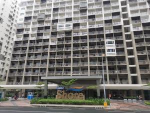 Shatzes Place-One Bedroom Pool view near MOA and Airport