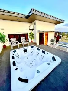 Sierra Bay View Jacuzzi Overlooking Roofdeck - Kay Ticulio