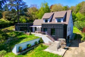 Villas Villa de 7 chambres avec vue sur la ville piscine interieure et jardin clos a Parmain a 2 km de la plage : photos des chambres