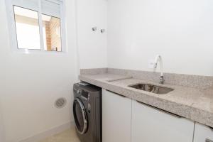 Terrazzo 503B - Apto 2 quartos em condomínio de luxo à 300 metros da Praia de Bombas