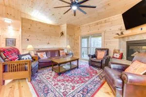 Smoky Mountain Cabin Rental with Hot Tub and Views! - Tom Town