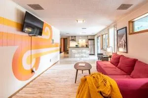 Basement Apartment w/ Hot Tub & Bombshelter! - Vashon