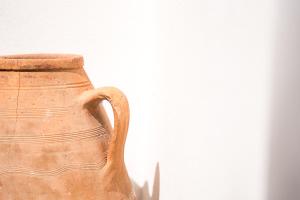 Cozy Budget Apartments in the Heart of Fira