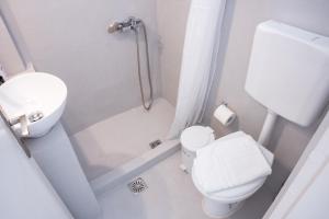 Cozy Budget Apartments in the Heart of Fira